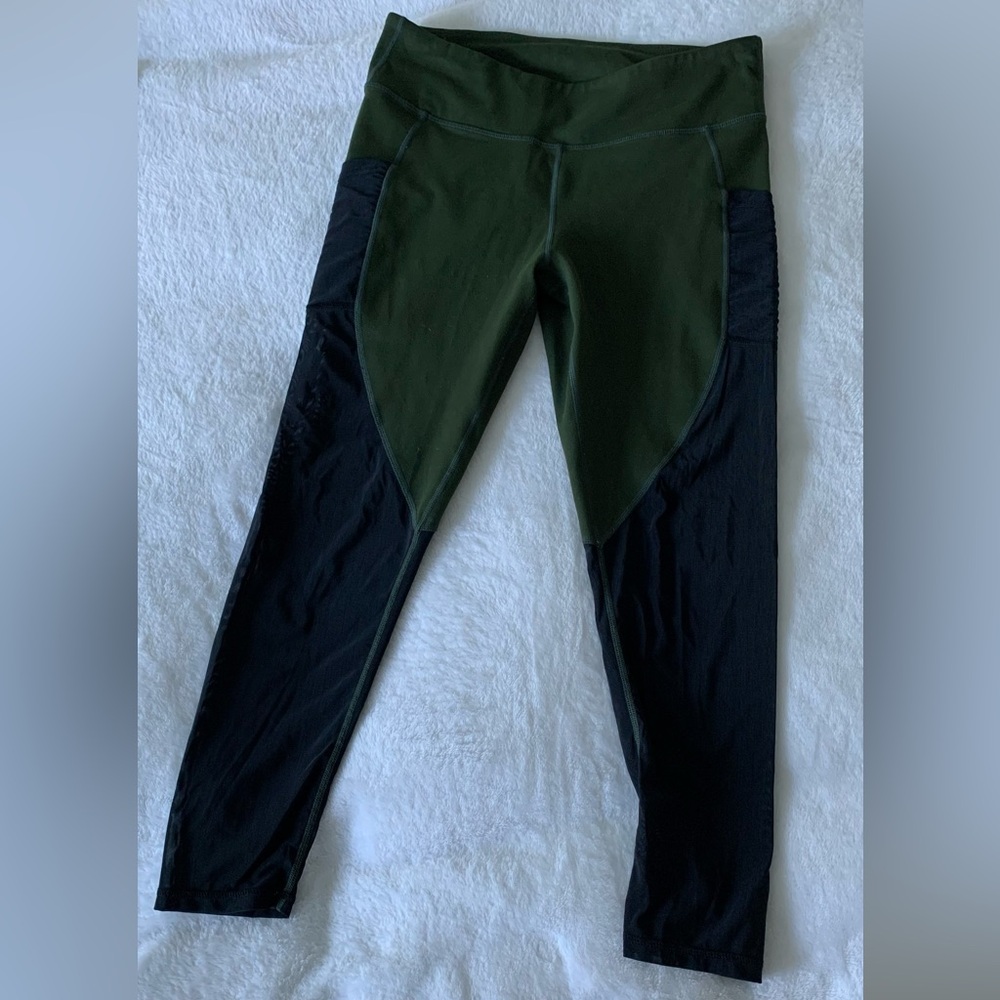Fabletics Mesh Powerhold Capri Mid Rise Leggings With Pockets- Size Medium